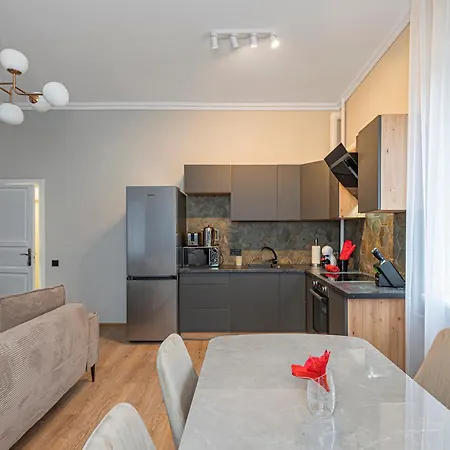 The Comfort #1 By Polo Apartment